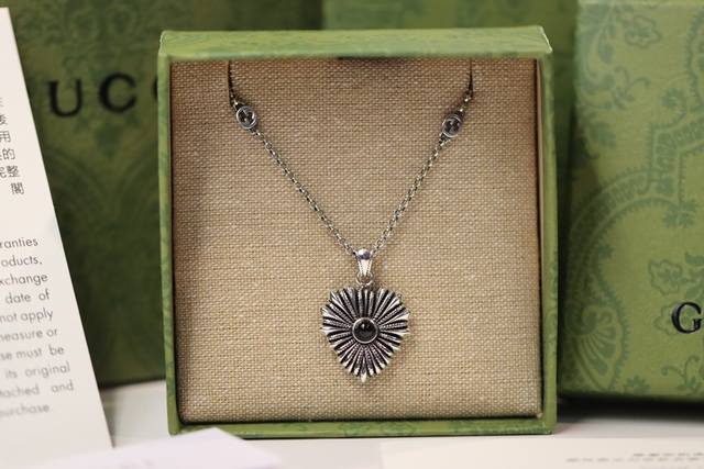 New product recommendation Gucci Black Shell Heart Double G Necklace Lnterlockin