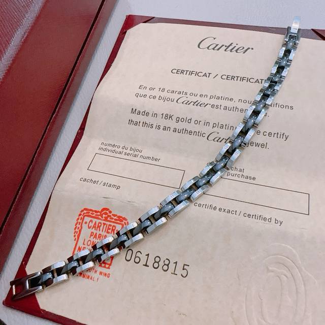 Cartier bracelet V gold material series is perfect in appearance, invincible in
