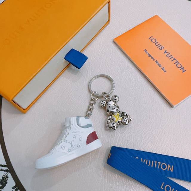 New product release Lv keychain Lv bag buckle latest bag pendant with higher gra