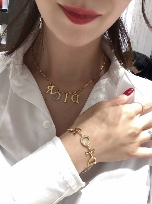 No. Dsl0001 New Dior Dior letter necklace counter new arrival, beautiful and rom