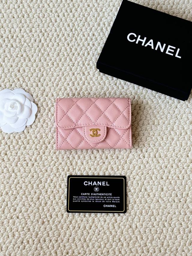 Style: A 0Chanel's most classic card holder and coin purseChanel's classic flap
