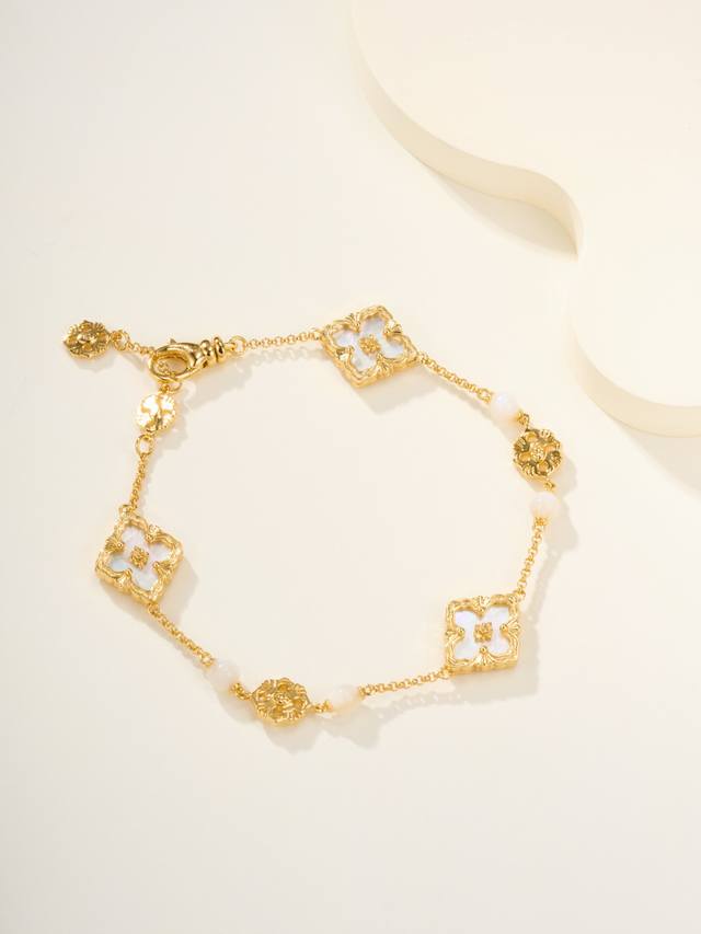 Buccellati White Mother-of-Pearl Three-Flower Bracelet Small Model Rich in histo
