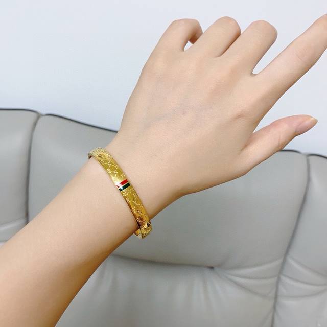 New Gucci Double G Bracelet Super Heavy Bling Bling, the color is very well matc
