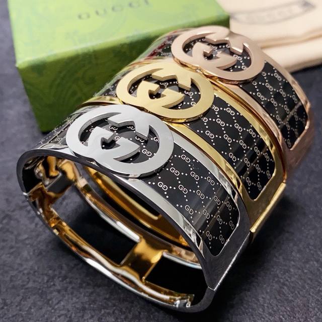 New Gucci wide double G bracelet, heavy duty, Bling Bling, the color is very wel