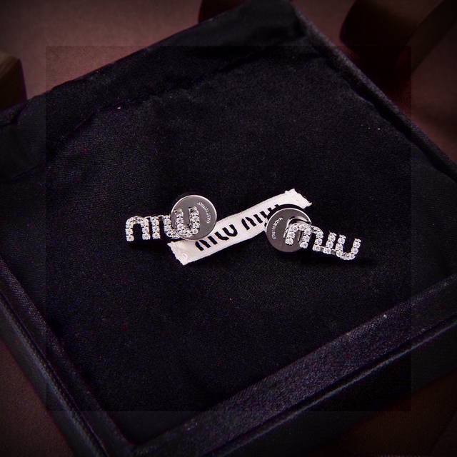 New product original goods new Miumiu letter earrings counter consistent brass m