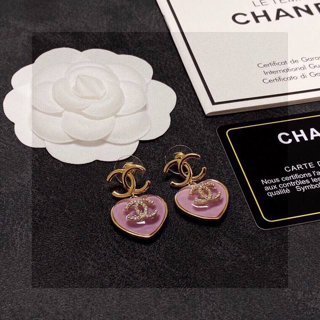 Chanel classic purple heart double C earrings. This is a very good-looking versa