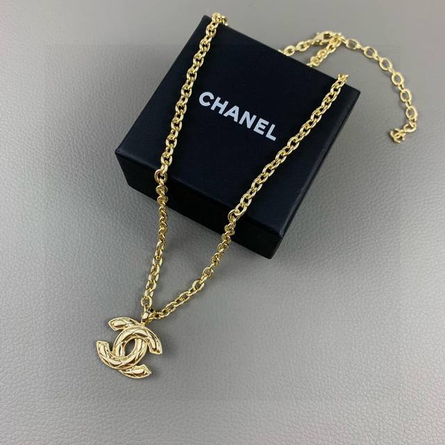 Chanel vintage double C necklace. Chanel's styles really need no introduction. E