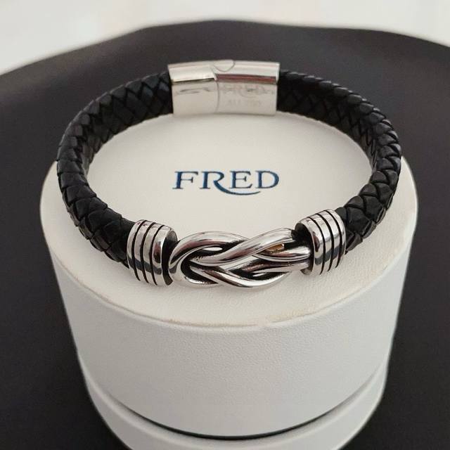 1855332FFFred # Black leather bracelet Classic horseshoe buckle logo Made of han