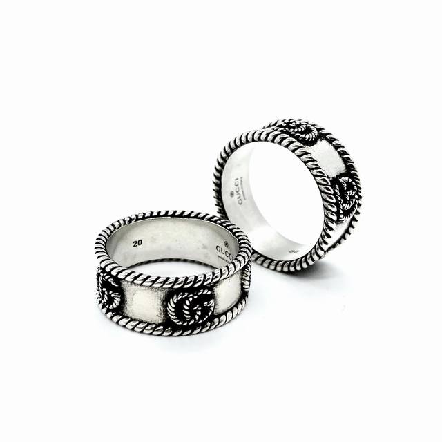 Double G interwoven ring Distressed effect Engraved edges with bands and edging