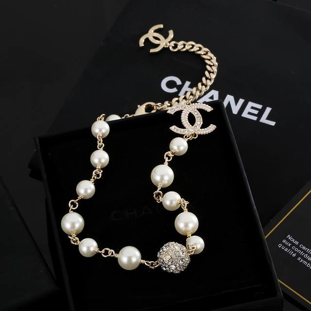 The texture is so good! Ch Nel New pearl necklace Glass pearls and small crystal