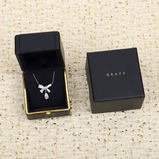 We produce bow necklaces, which can be customized with real gold and real diamon