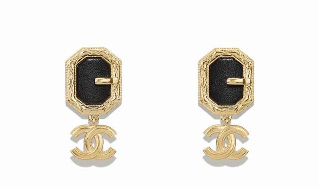Chanel watch buckle sheepskin earrings The more you look at it, the more you lik