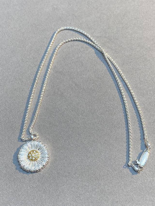 V gold version Seiko Buccellati gemstone daisy necklace