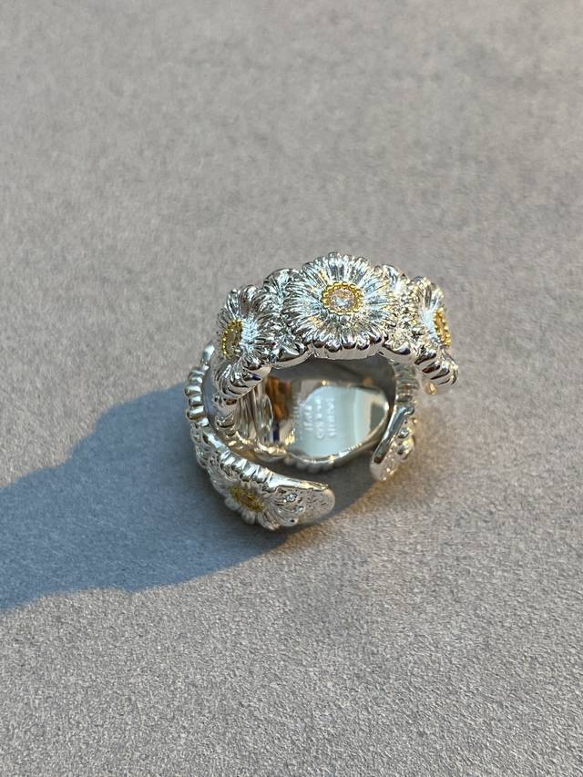 V gold version Seiko Buccellati gemstone daisy ring