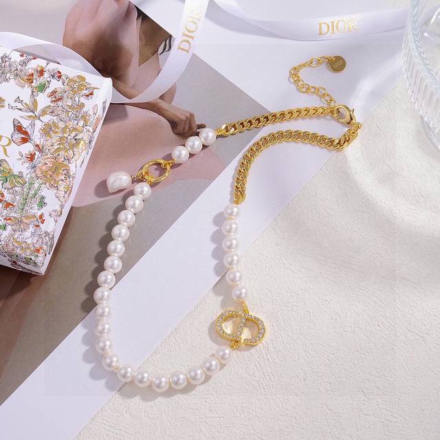 Dior's new style is loved by all the top brands. The new Dior necklace with meta