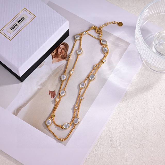 necklace Zp version Miumiu letter necklace is elegant and generous, exquisitely
