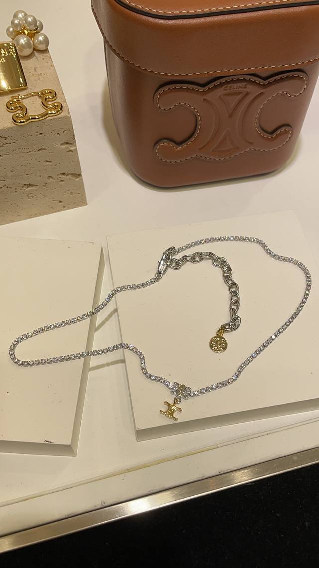 No. Slxl0001 Celine Arc de Triomphe necklace chain with diamond pendant Cc gold
