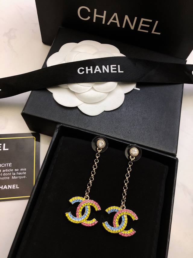 New hot style recommendation New Chanel earrings Fashion Devil Chanel Chanel ear