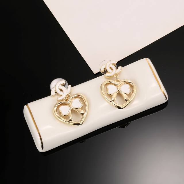 New Chanel earrings are exactly the same as the original ones, high-end customiz