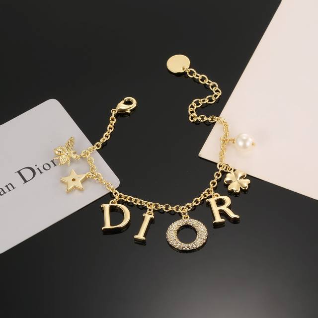 Dior letter bracelet Jadior is loved by all the top brands. The tough metal line