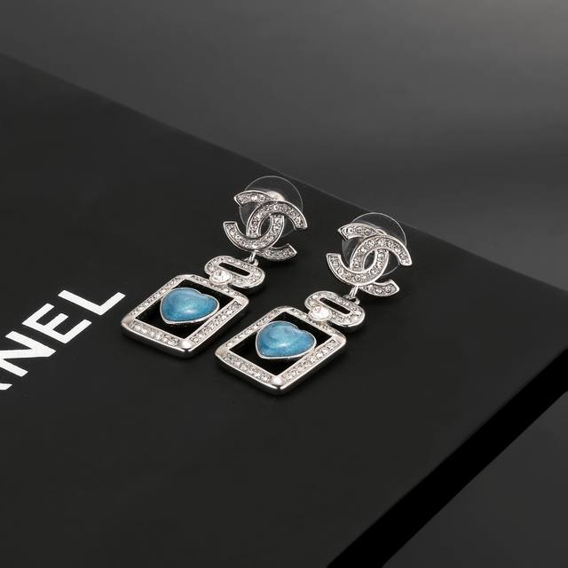 New Chanel perfume bottle earrings are exactly the same as the original ones, hi