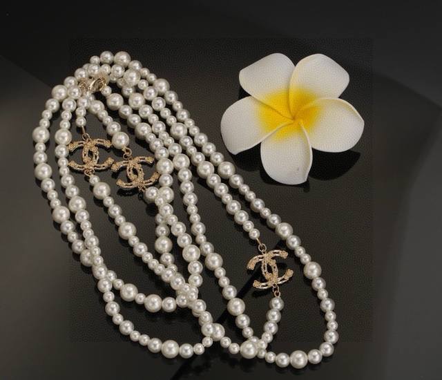 Autumn and Winter Sweater Chain Chanel Sweater Chain can be worn in overlapping