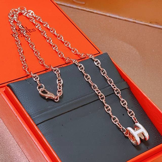 Hermes necklace H letter oval series jewelry imported enamel plated. Pig nose ch