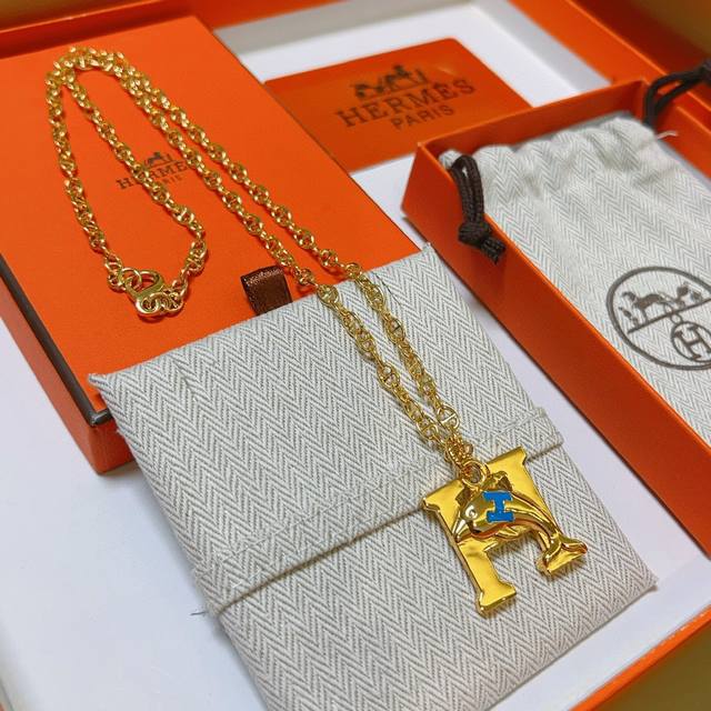 Hermes necklace new product launch Hermes must-have pig nose series jewelry high
