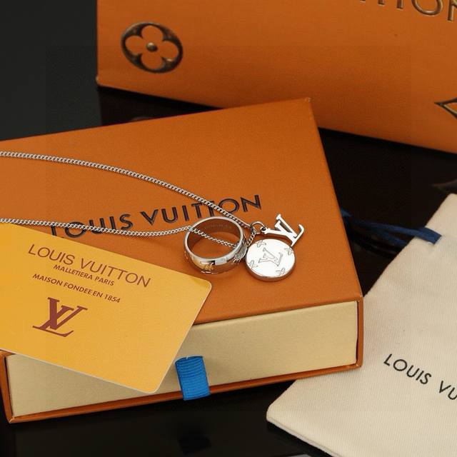 Louis Vuitton necklaces are made with exquisite craftsmanship to create the dazz
