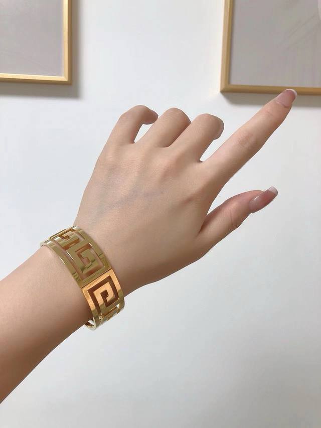New Givenchy wide hollow carved unisex bracelet. The original real shot design i