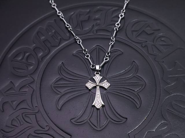 P Chrome Hearts necklace, different patterns and design styles present a unique