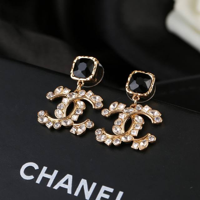 Chanel new earrings counter synchronous new double C earrings precision crafted