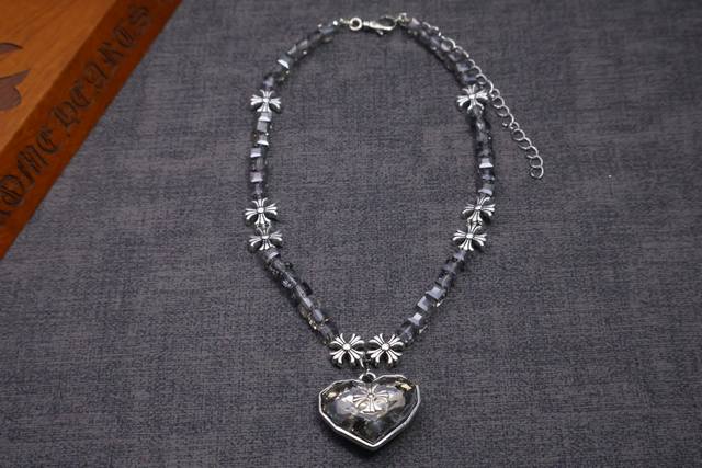 P Chrome Hearts necklace is so cool. Chrome Hearts necklace has different patter