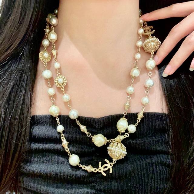 Chanel pearl double C sweater chain