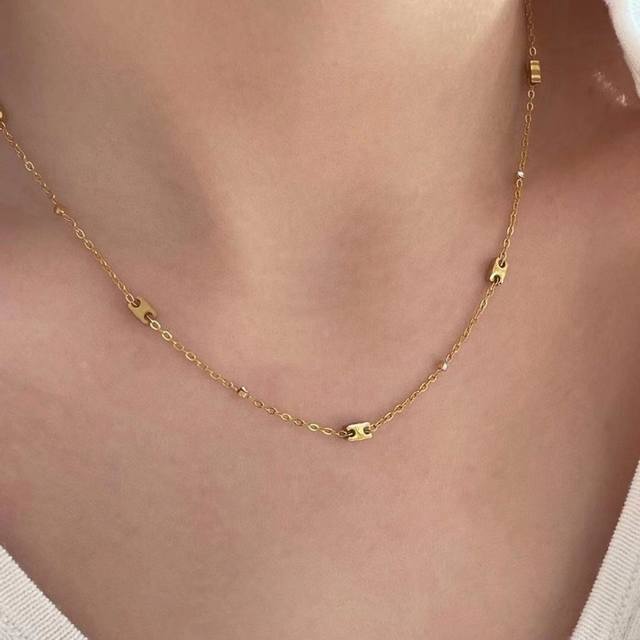 Popular Celine Arc de Triomphe with small diamonds, small and thin necklace with