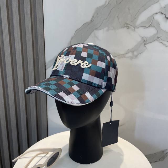 Lv Louis Vuitton official website high version shipment, classic embroidered bas