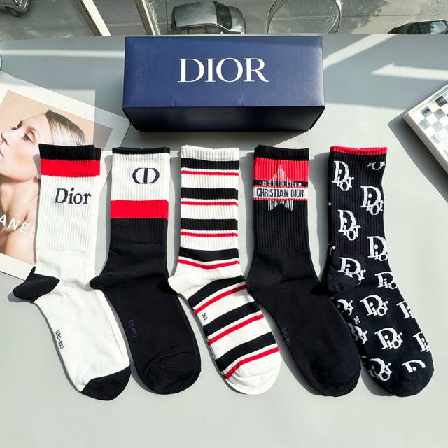 comes with a box of five pairs of European and American big brand Dior Dior is