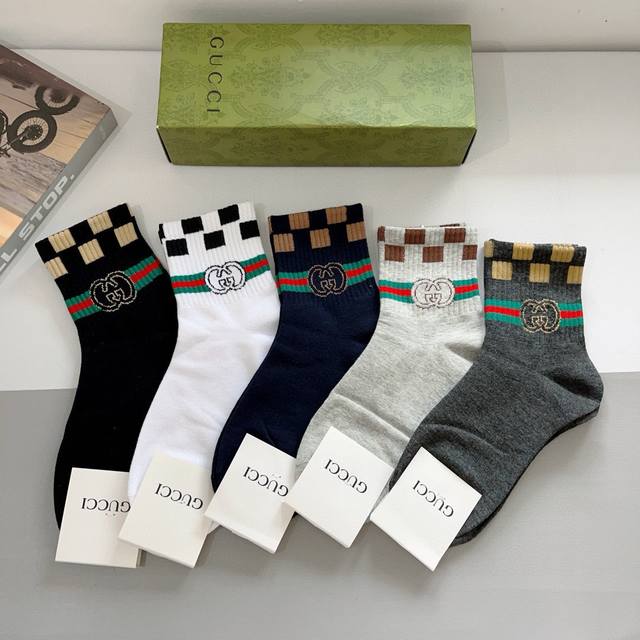 comes with packaging 5 pairs per box Gucci new mid-length men's socks! Pure cot