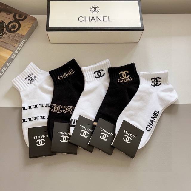 comes with packaging, 5 pairs in a box Chanel classic short socks, high version
