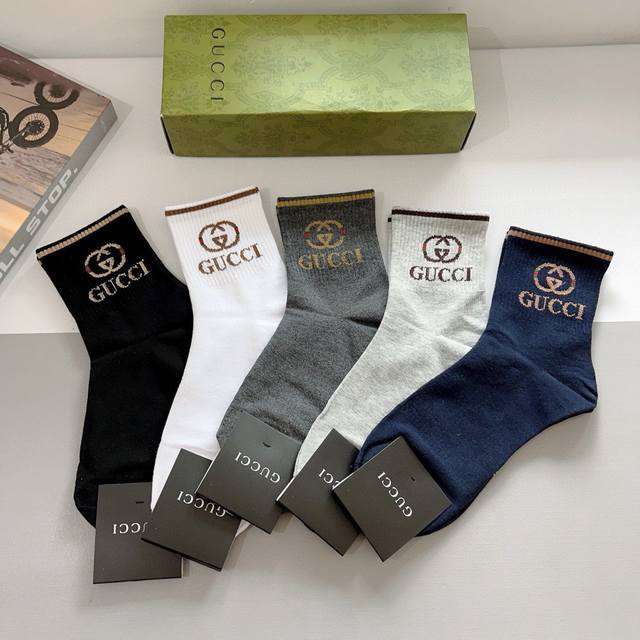 comes with packaging, 5 pairs per box Gucci men's new socks! Pure cotton fabric