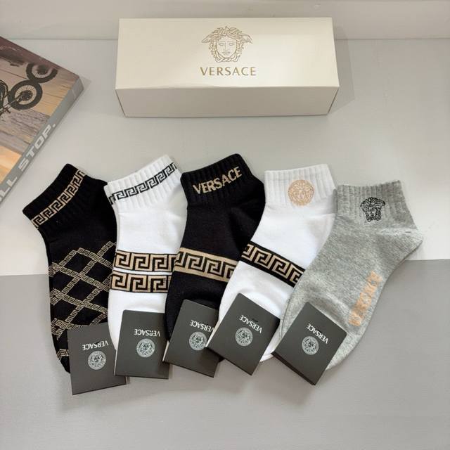 comes with packaging, one box contains five pairs of DDD. Versace is so good-lo