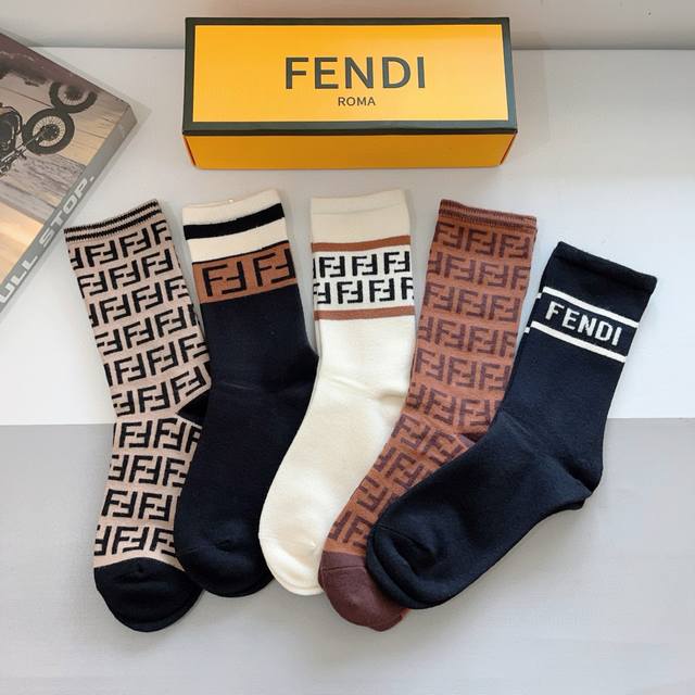comes with packaging 5 pairs per box Fendi classic long socks, high version rab