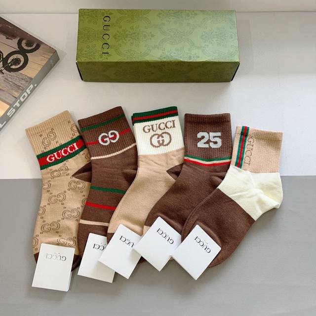 comes with packaging, 5 pairs per box Gucci's new mid-calf socks! Pure cotton f