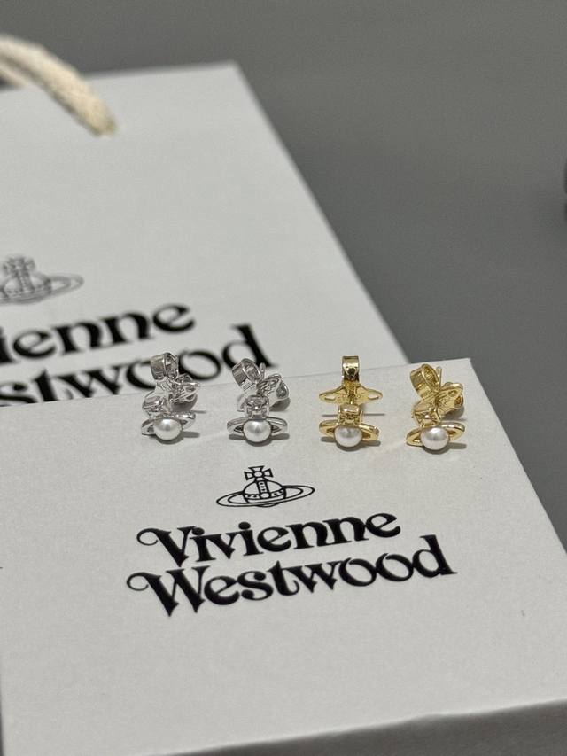 High-quality details as shown in the picture. Mini pearl Saturn earrings are av