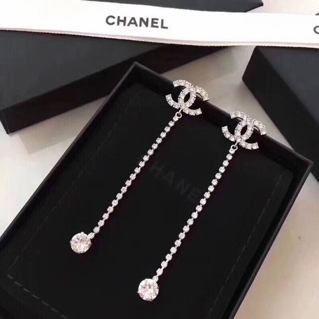 Chanel Chanel full diamond ball bead earrings new model, exactly the same as the