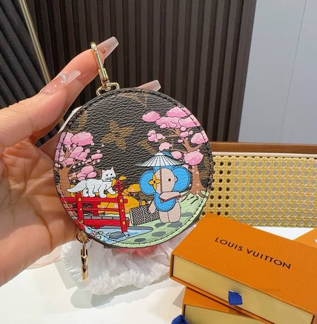 Louis Vuitton monogram bag pendant, cartoon painted small coin purse. Lv bag pen