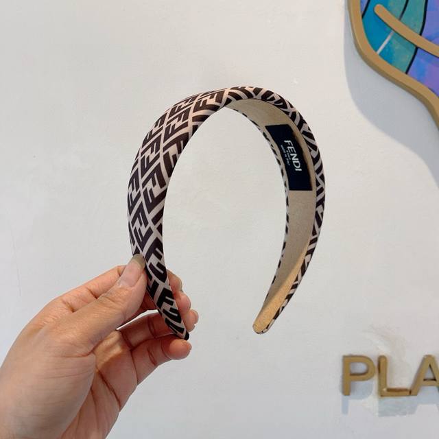 with packaging Fendi Fendi's hot new double F headband, wide sponge original go
