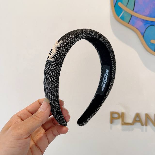 with packaging Yves Saint Laurent's new Korean sponge headband, the original he