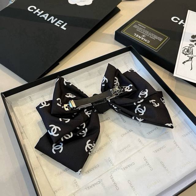 Chanel Chanel bow top clip DDD