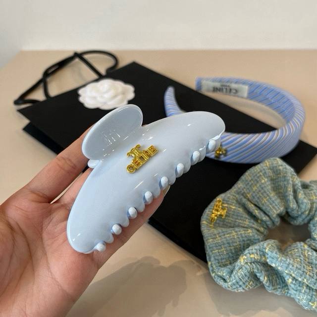Celine's new headband, a must-have for high-end fashion bloggers DDD